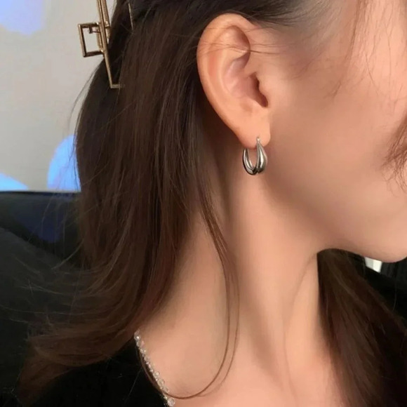 Minimalist Hoop Huggie Earrings Silver or Gold - Picture 2 of 7